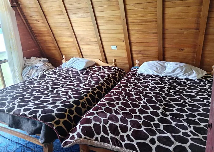 Lodge Y Morenas *